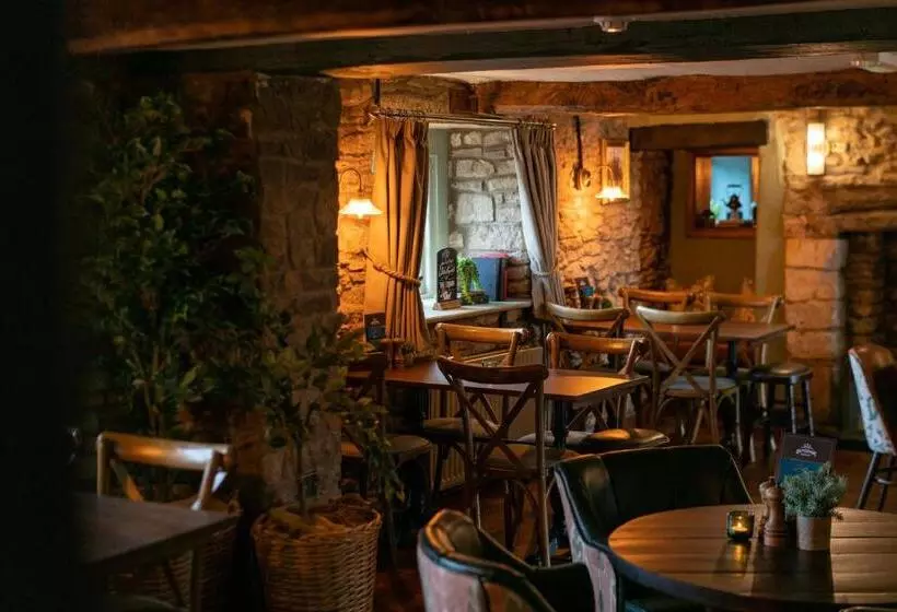 Retkeilymaja Crown Inn At Tolldown