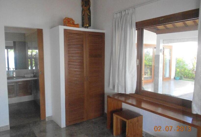 ペンション Amed Beach Villa