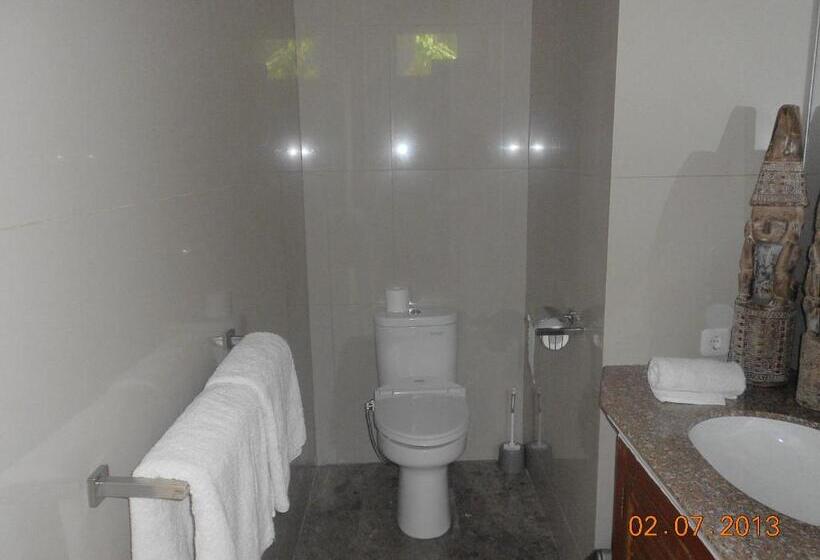 ペンション Amed Beach Villa