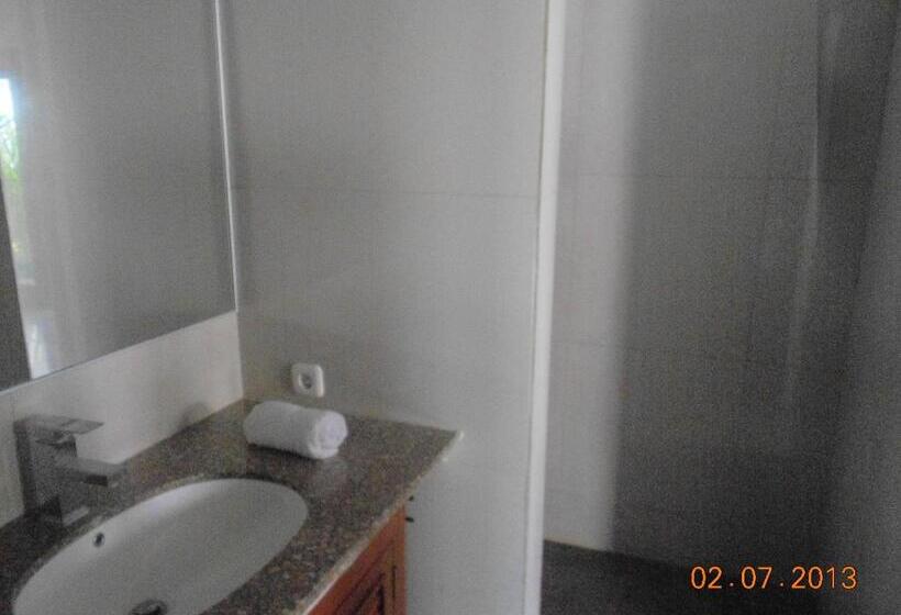 ペンション Amed Beach Villa