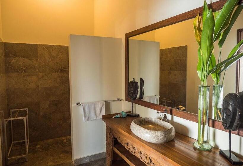 ペンション Amed Beach Villa