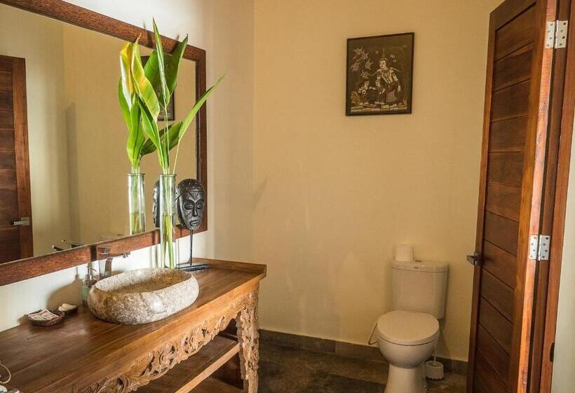 ペンション Amed Beach Villa