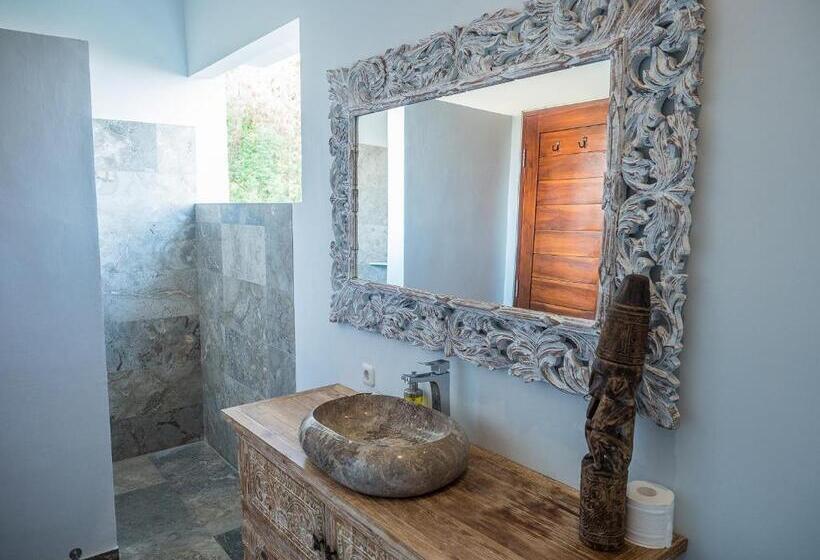 ペンション Amed Beach Villa