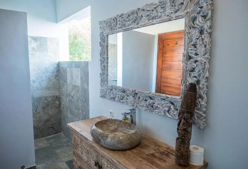 پانسیون Amed Beach Villa