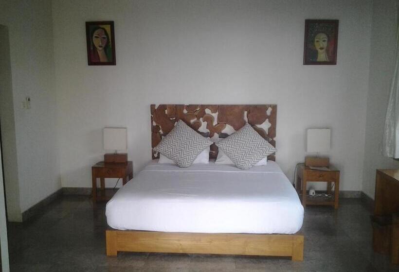 ペンション Amed Beach Villa