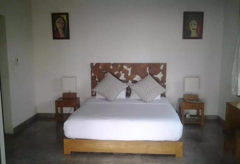 پانسیون Amed Beach Villa