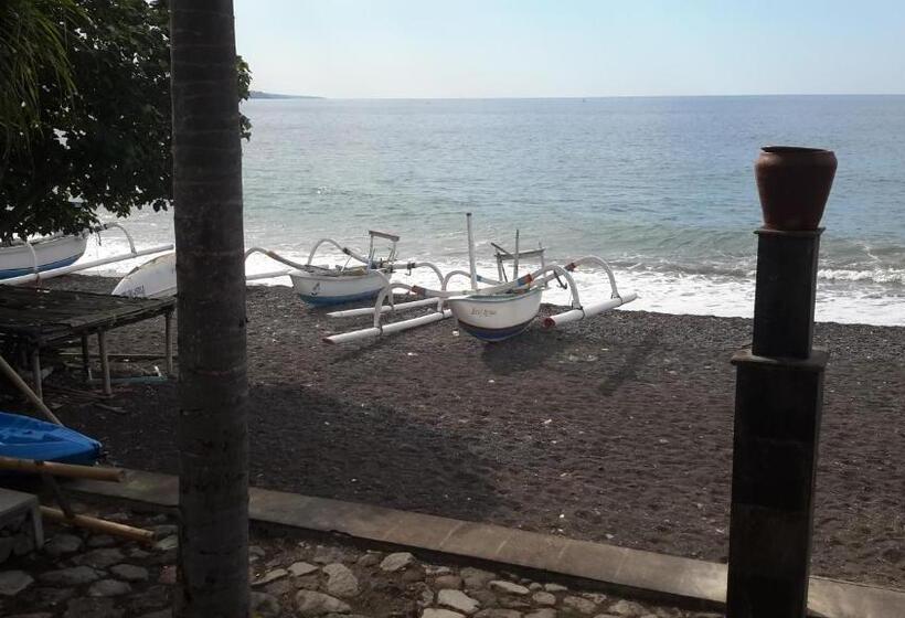 ペンション Amed Beach Villa