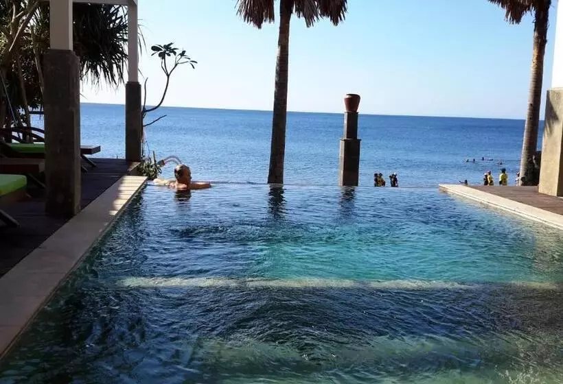 پانسیون Amed Beach Villa