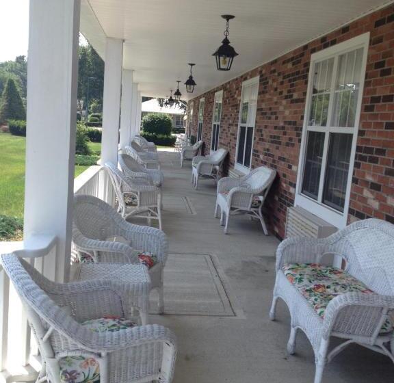 Colonel Williams Resort And Suites