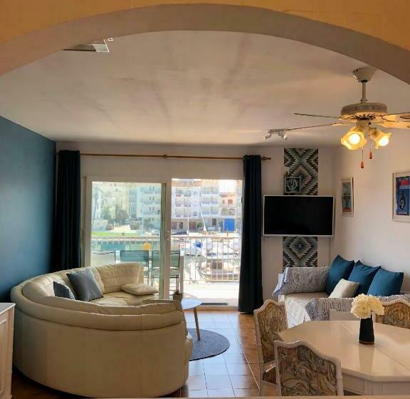 Appartement 80 M2,port Rhodes D 2 Chambres, Terrasse Panoramique, Vue Sur Le Canal Principal D’empur