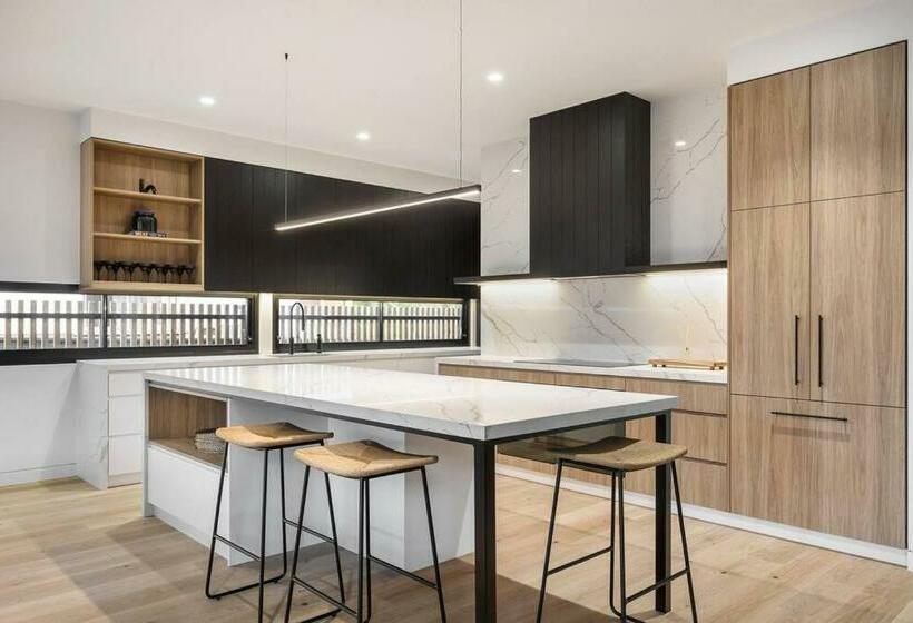 Kirks On Park   Brand New Luxury Home, Great Location