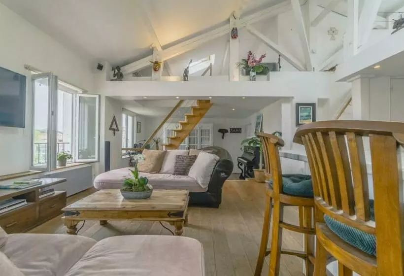 Appartement Proche Plage De La Chambre D Amour
