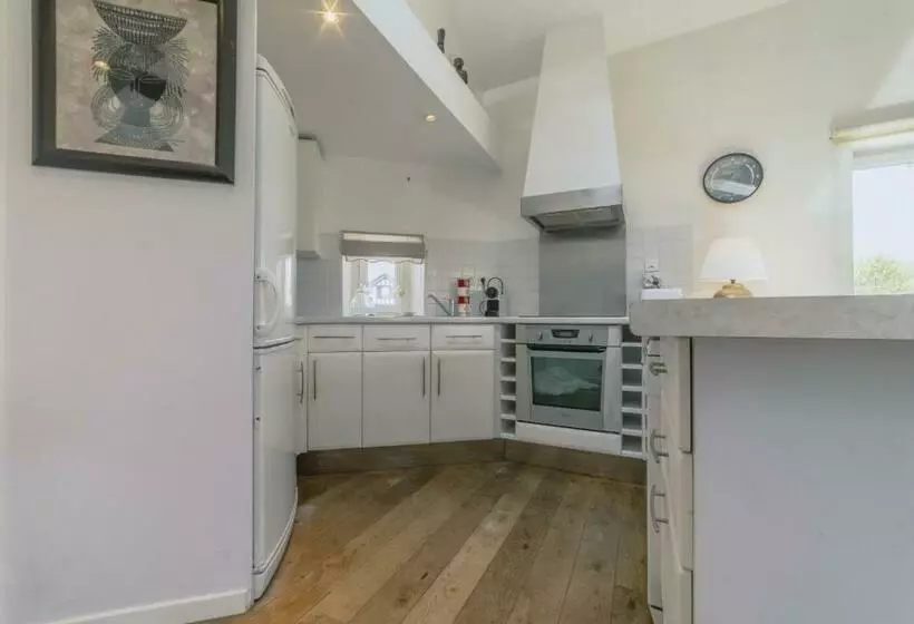 Appartement Proche Plage De La Chambre D Amour