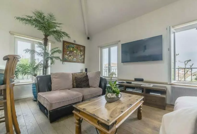 Appartement Proche Plage De La Chambre D Amour