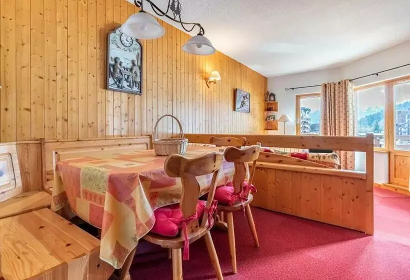 Bright Cocoon With Balcony And View On The Valley