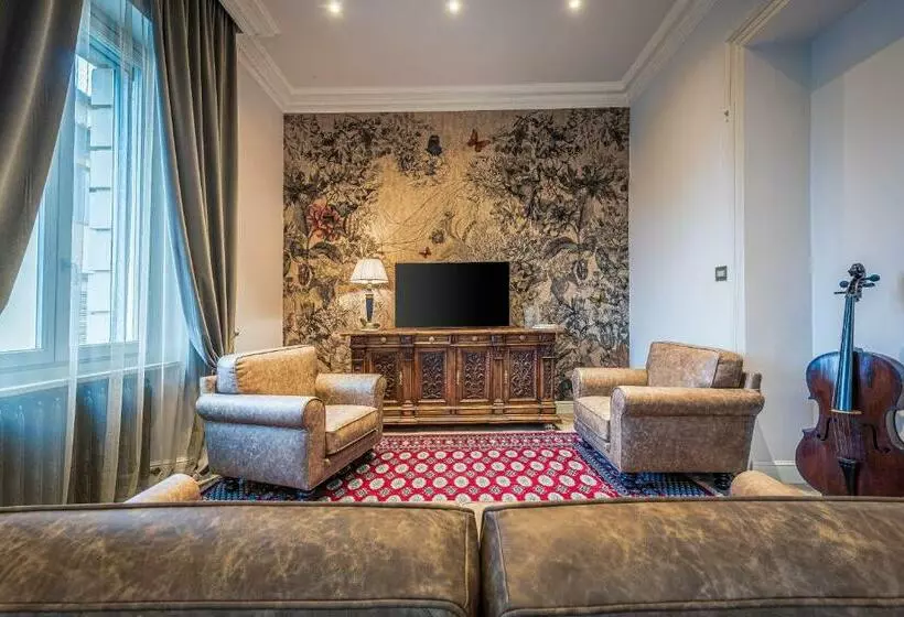 Plaza View Luxury Apartment, Alba