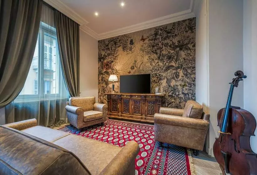 Plaza View Luxury Apartment, Alba