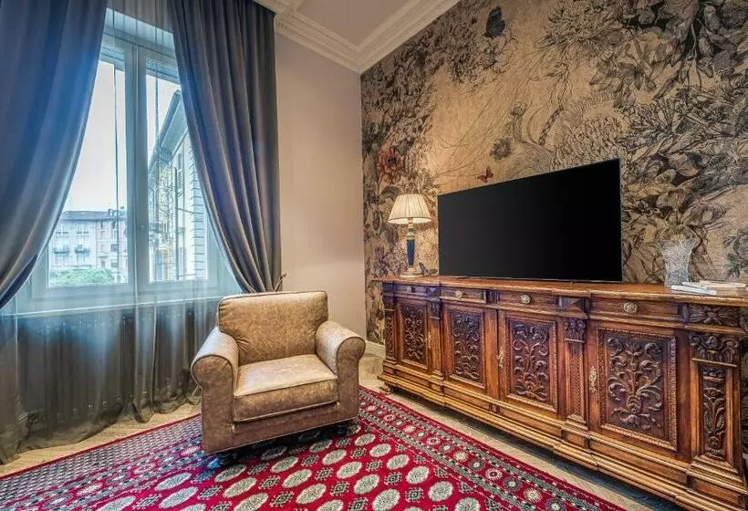 Plaza View Luxury Apartment, Alba