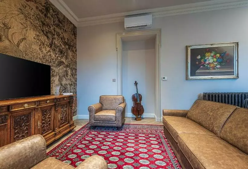 Plaza View Luxury Apartment, Alba