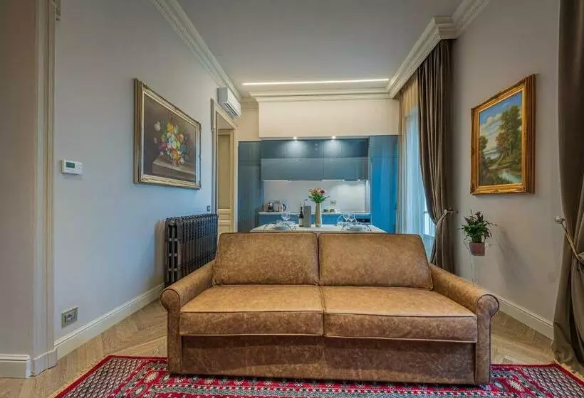 Plaza View Luxury Apartment, Alba