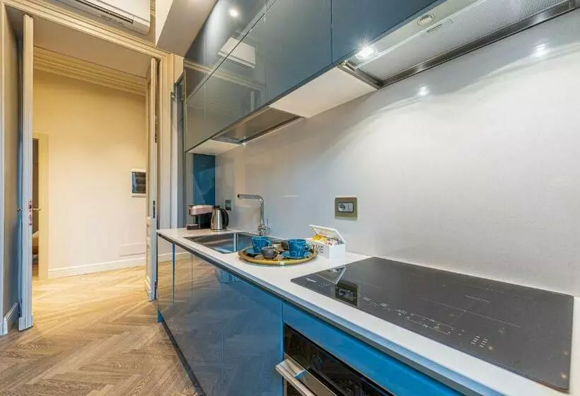 Plaza View Luxury Apartment, Alba