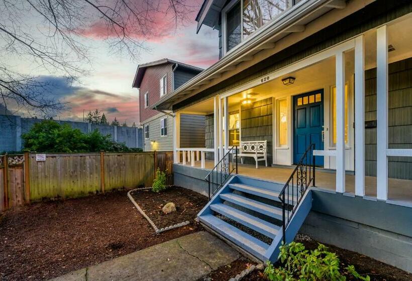 Upgraded Home With 5 Br 4 Bath 4 Free Gated Parking Space, Family,ev,rv Friendly