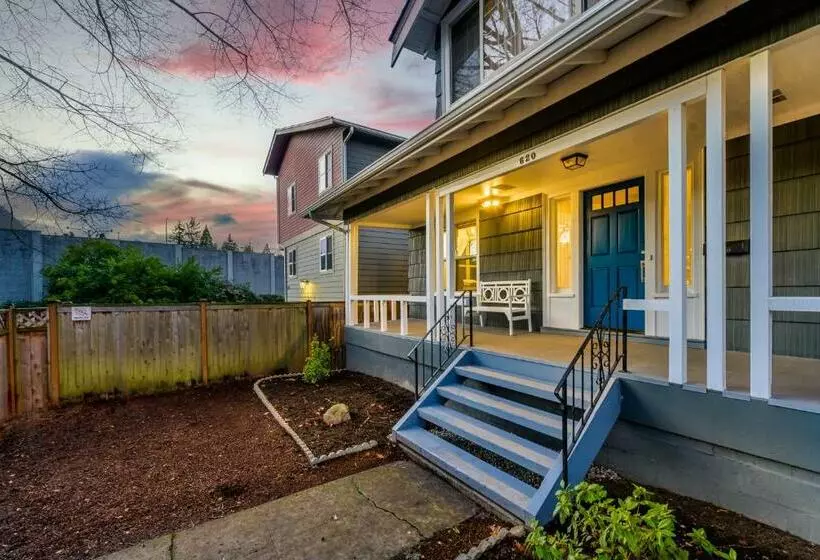 Upgraded Home With 5 Br 4 Bath 4 Free Gated Parking Space, Family,ev,rv Friendly