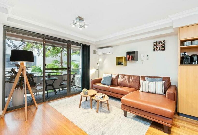 2 Royal Rest Quality 2br West Perth Parking