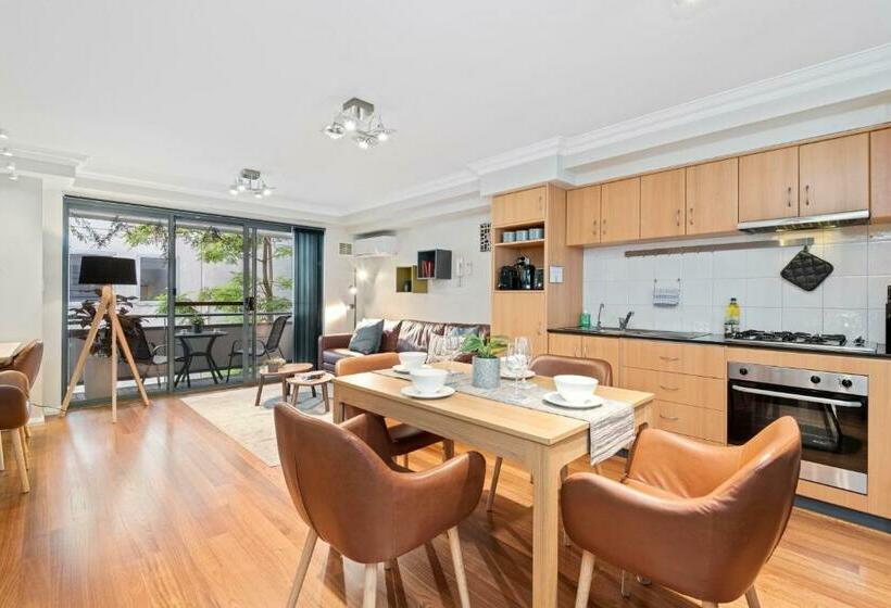 2 Royal Rest Quality 2br West Perth Parking