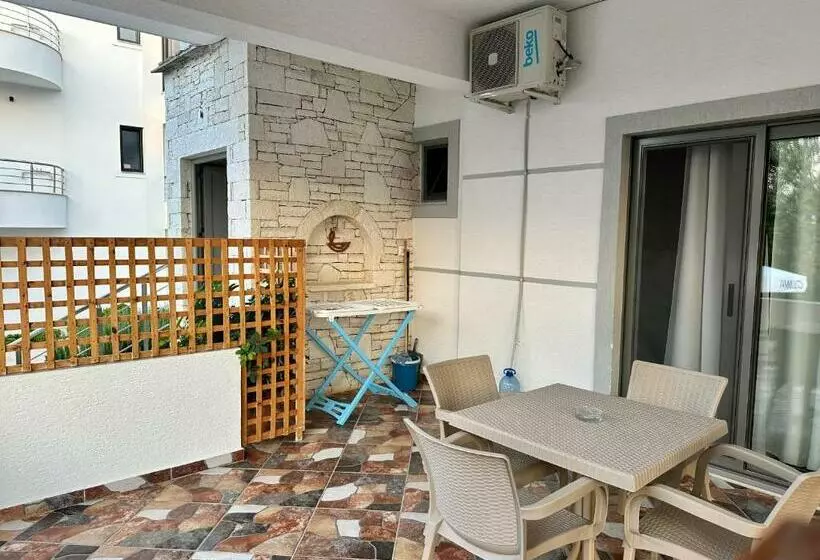 Erjon Apartments