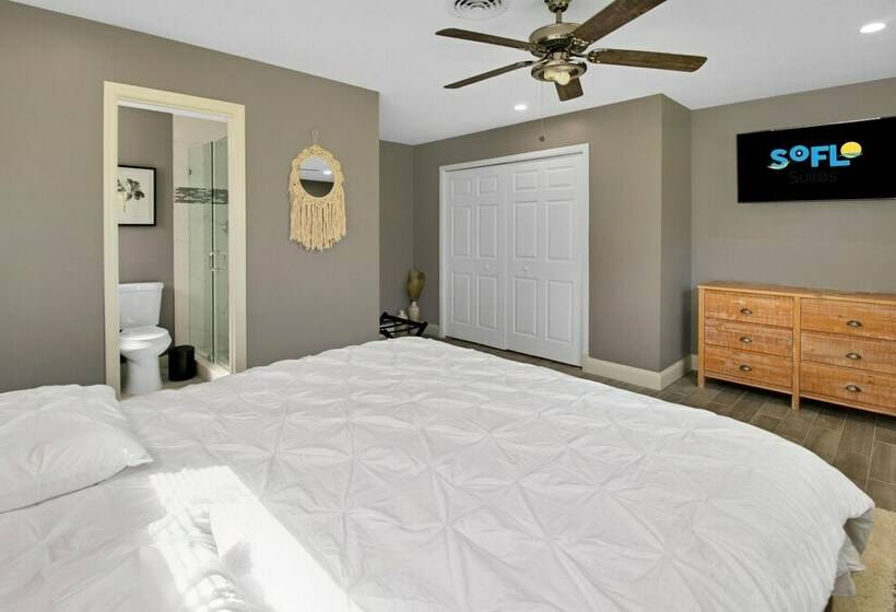 Pet Friendly Home With Large Backyard