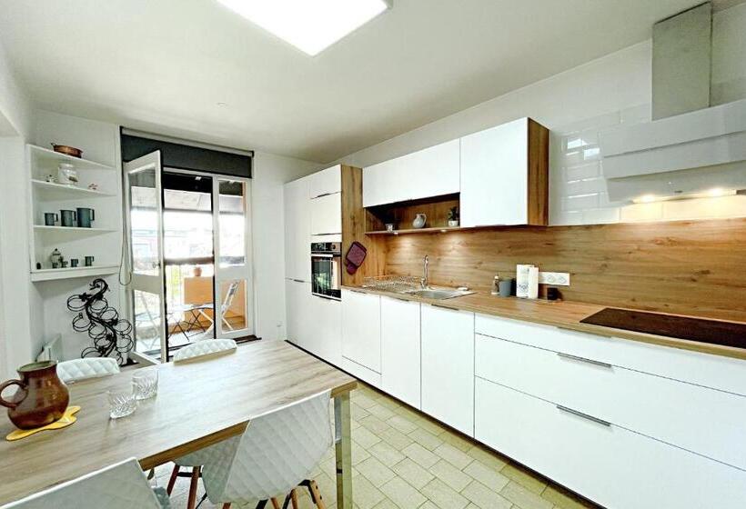 3 Bedroom   Heart Of Annecy   No Wifi