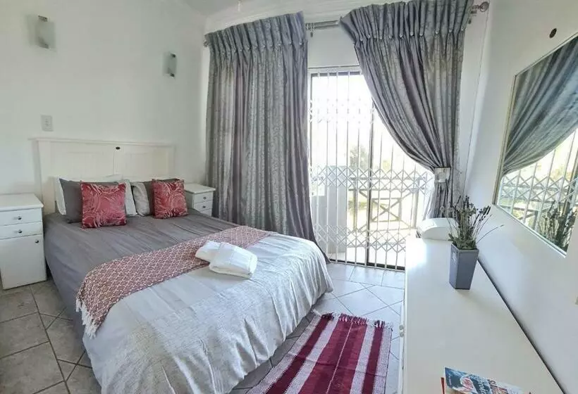 8 Oceans On The Beach