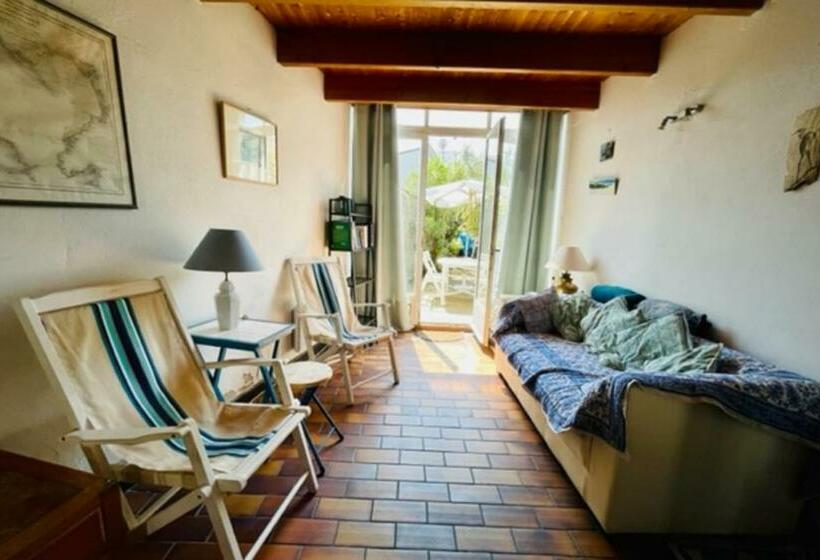 House Rétaise With Garden Close To The Sea