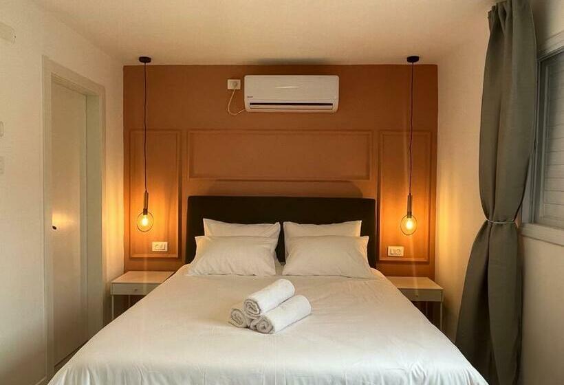 Lovely New Central Apartment