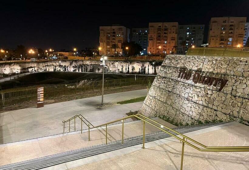 Lovely New Central Apartment