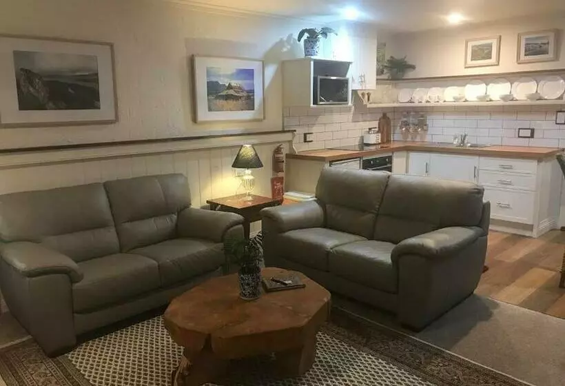 Silwood Apartment Fully Self Contained With Kitchen And Laundry