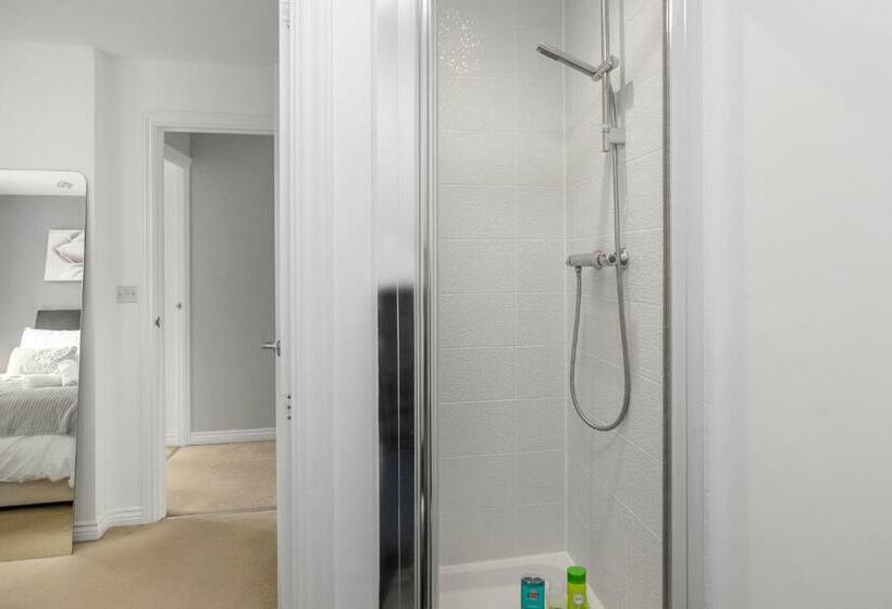 Torrens Rest   2 Parking, Free Wifi And Kitchen