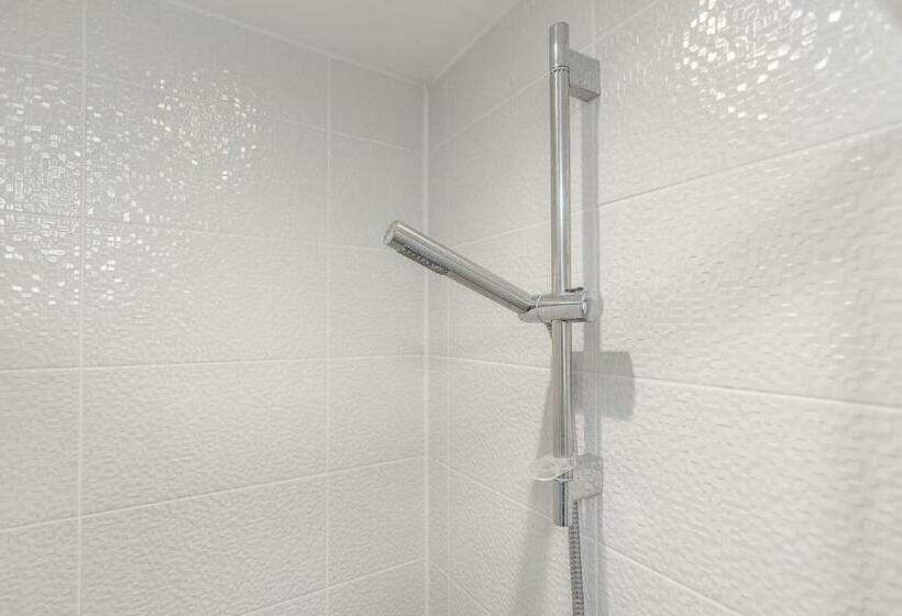 Torrens Rest   2 Parking, Free Wifi And Kitchen