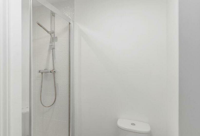 Torrens Rest   2 Parking, Free Wifi And Kitchen