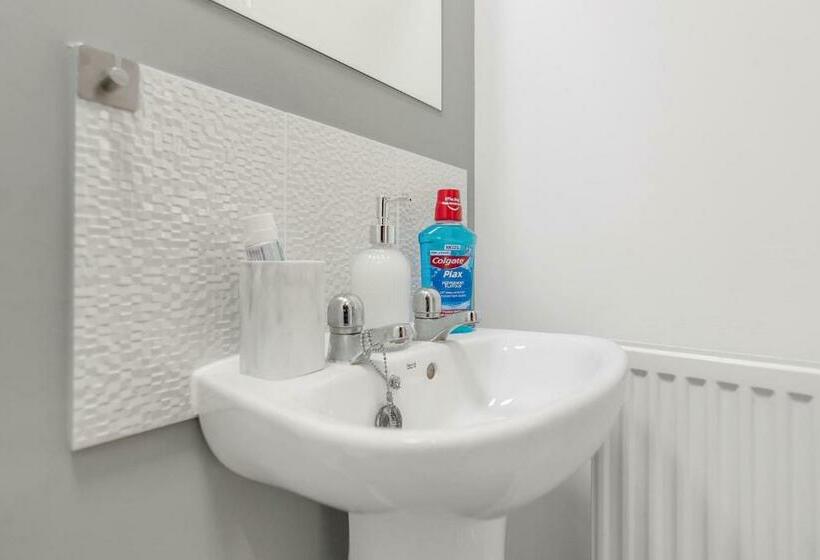 Torrens Rest   2 Parking, Free Wifi And Kitchen