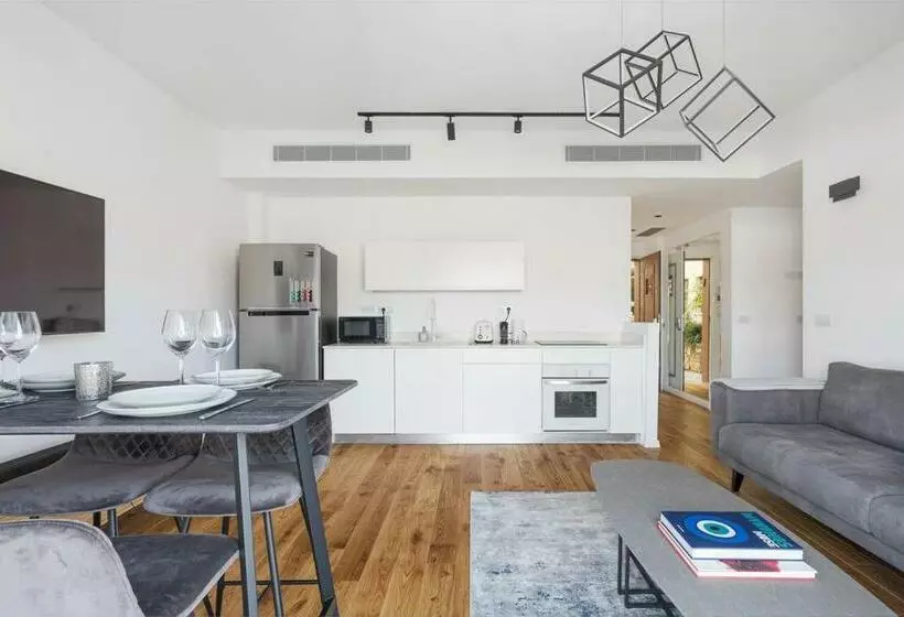 2 Bedrooms Prime Location In Yafo Fully Equipped New Apartment In Jaffa