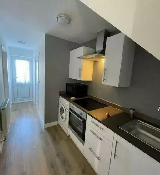 Basingstoke 1x Double Bed And Sofa Bed