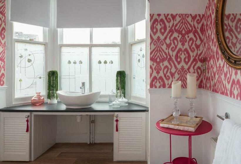 One Sandringham Boutique Seaside Home In Ilfracombe