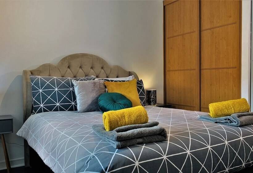 Albion Street Apartments