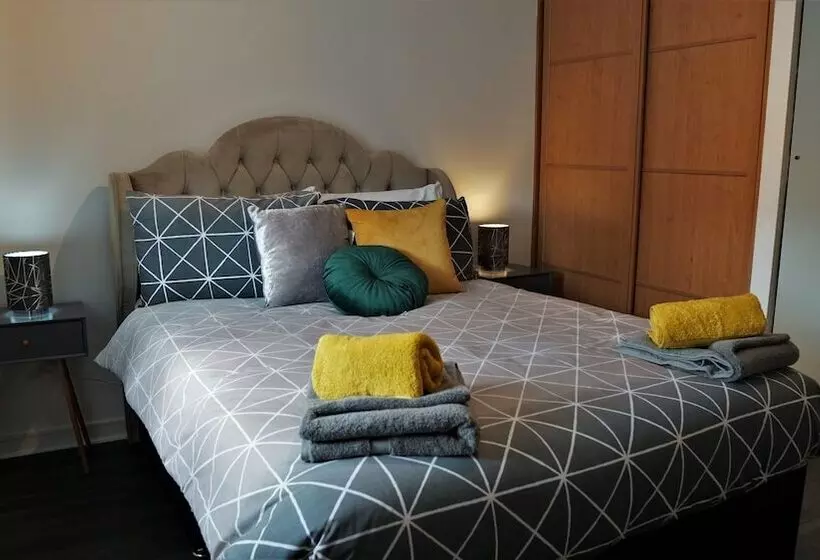 Albion Street Apartments