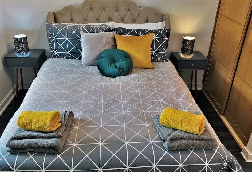 Albion Street Apartments