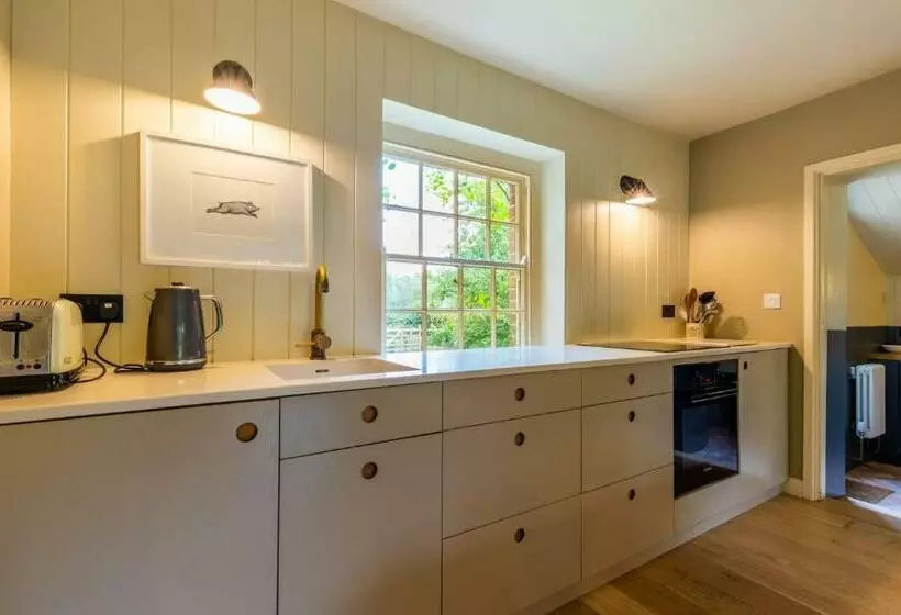 Host & Stay   Haclins Cottage