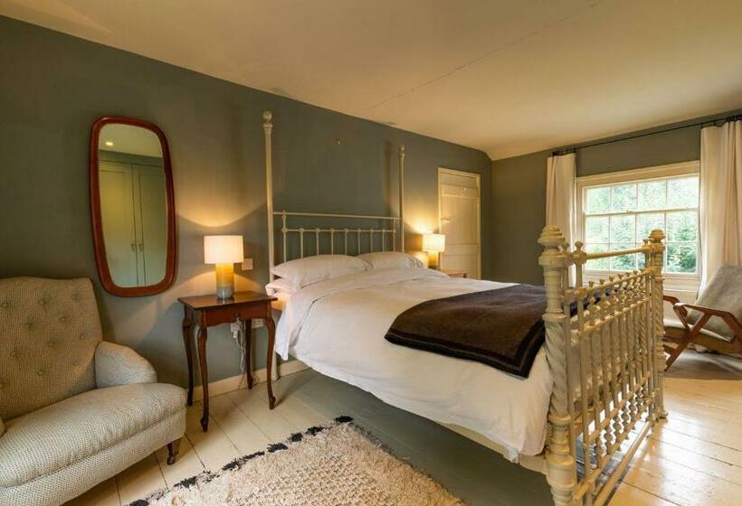 Host & Stay   Haclins Cottage