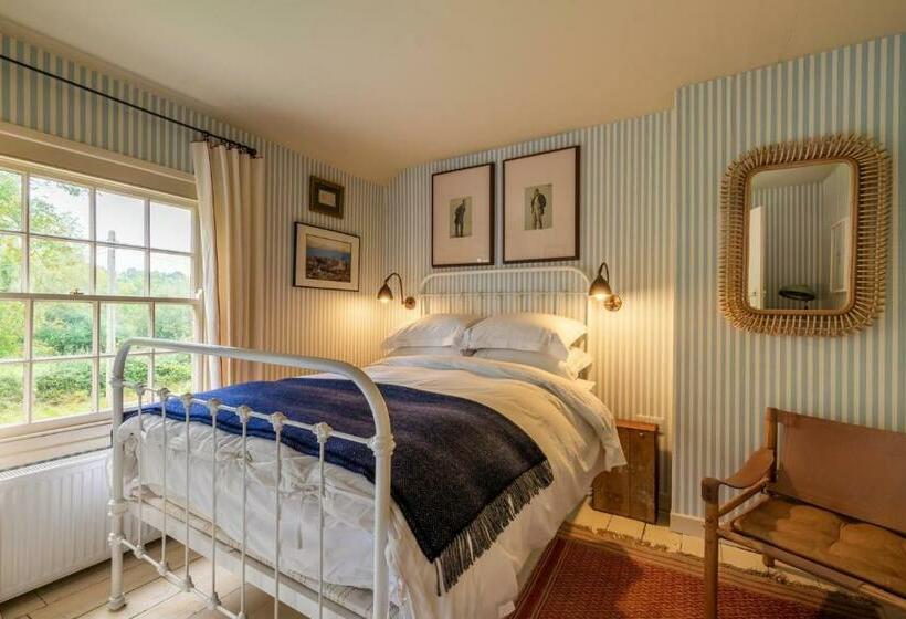 Host & Stay   Haclins Cottage